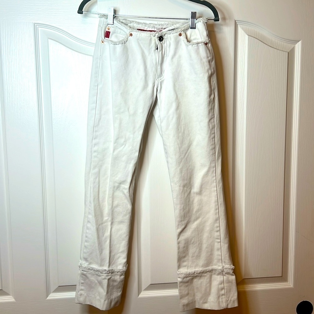 RARE Vintage White Denim Womens GUESS usaJEANS distressed hem waist and pockets.